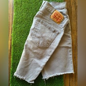 Shorts for men Levis W33 color gray